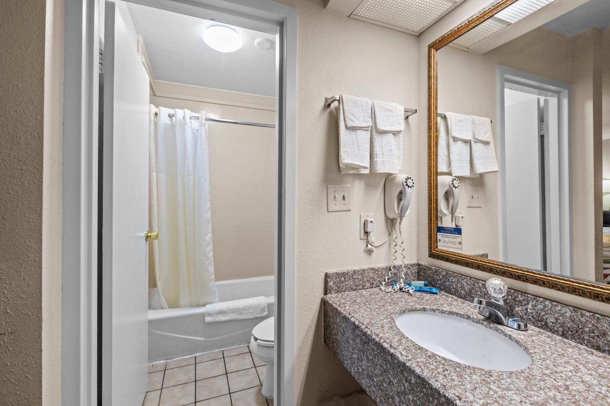 Garnet Inn & Suites, Morehead City Near Atlantic Beach Oda fotoğraf